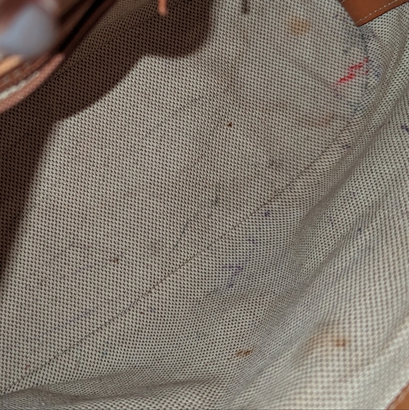 Dooney and Bourke signature cresent shoulder bag. - Picture 11 of 11